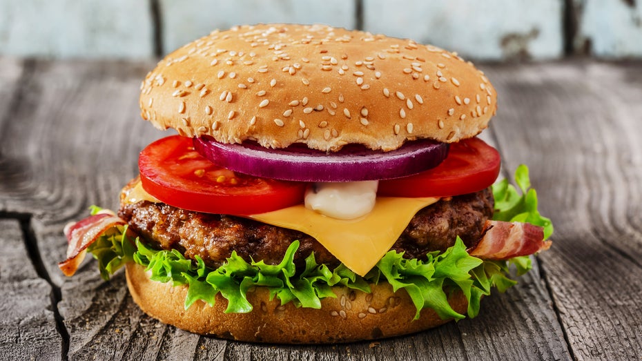Die Fastfood-Kette startet einen Lieferservice. (Foto: © koss13 – Fotolia.com) Burger King startet Online-Lieferservice
