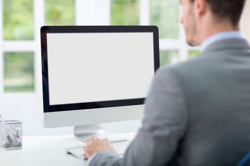 Die Arbeitsumgebung muss stimmen damit die Augen nicht zu stark belastet werden. ( Foto: Igor Mojzes / Fotolia)