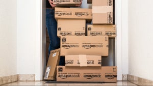 Amazon-Pakete sollen bevorzugt zugestellt werden – und Postfilialen versinken im Chaos