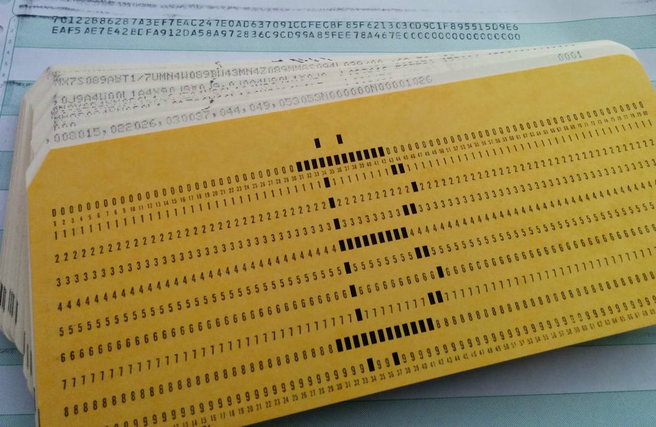 Mit Hilfe dieser Lochkarten kann auch ein IBM 1401 zum Bitcoin-Mining verwendet werden. (Foto: Ken Shirriff/righto.com)