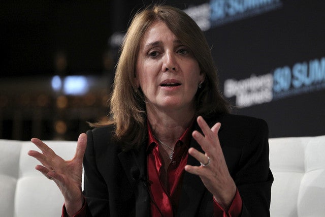 Googles neue Finanz-Chefin Ruth Porat setzt auf eine härtere Sparpolitik. (Foto: Wikipedia / Jin Lee von Bloomberg News – CC BY 1.0)