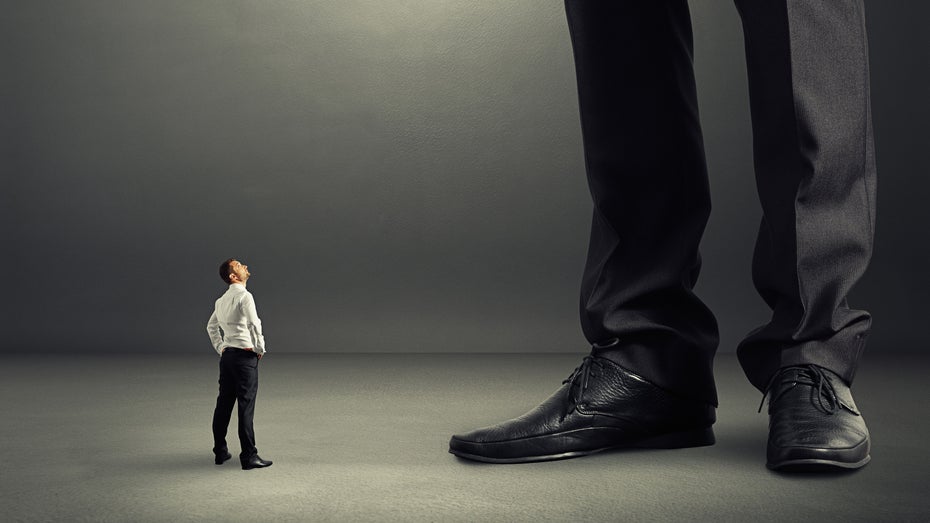 Und plötzlich fühlt man sich ganz klein. (© ArtFamily - Fotolia.com) Wenn der Kunde ausrastet: So gehst du mit Kritik um