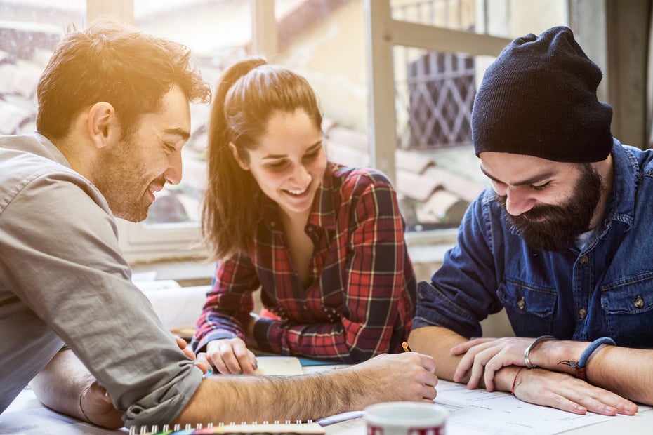 Teamarbeit: Was macht gutes Teamwork aus? (Foto: Shutterstock / loreanto)