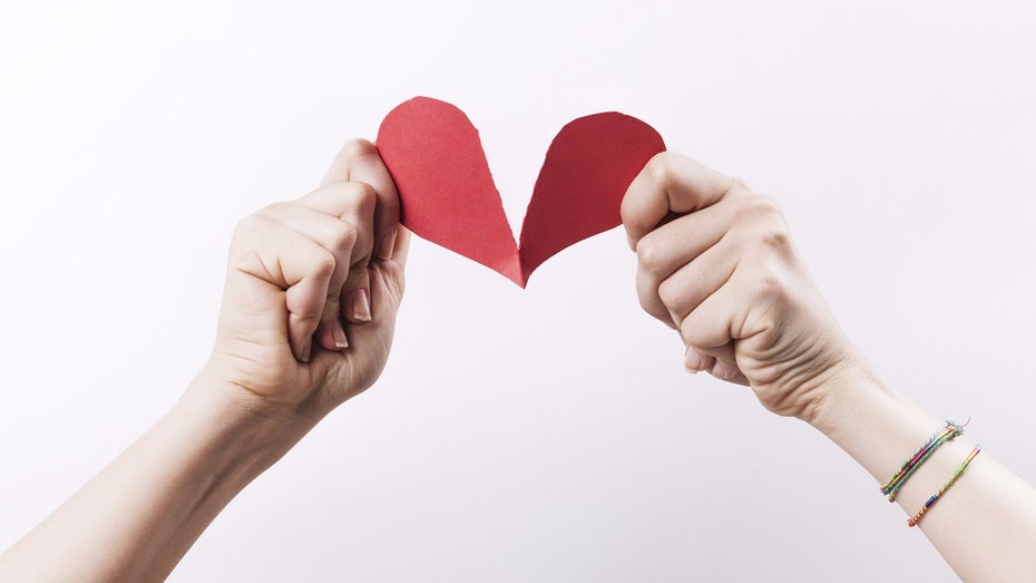 Fake-Profile statt Seelenpartner. (Foto: Shutterstock) Fake-Profile statt Seelenpartner: Wie Lovoo seine Nutzer verarscht haben soll
