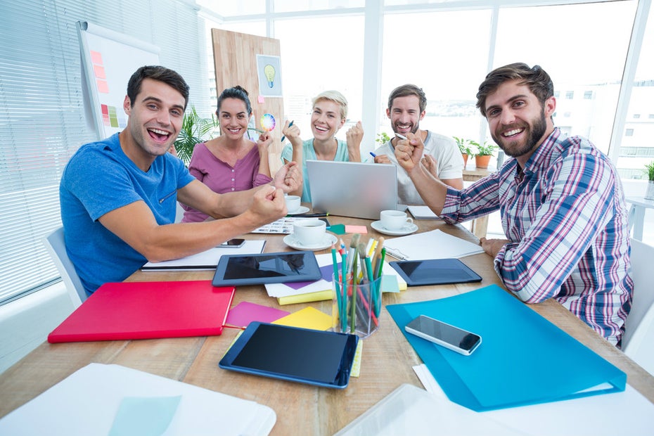 Über Erfolge sprechen statt Probleme breit treten: Starte am Beginn eines Meetings mit einer positiven Feedback-Runde. (Foto: Shutterstock)