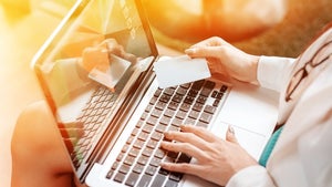 Lastschrift oder Kreditkarte – welche Zahlungsart ist die beste für deinen Online-Shop?