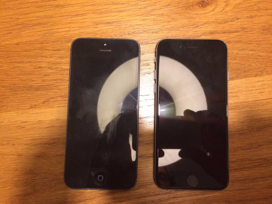 Auf diesem Bild soll das iPhone 5se (rechts) im Größenvergleich mit dem iPhone 5 zu sehen sein. (Foto: One More Thing)