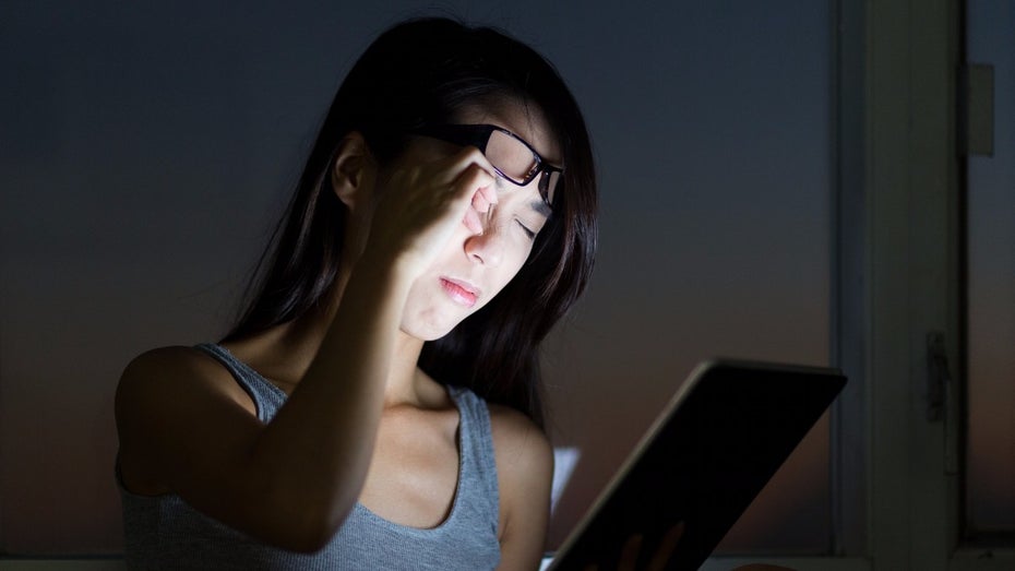 Manche Aspekte blauen Lichts kennen wir bereits. (Foto: Shutterstock) Zellalterung beschleunigt: Neue Studie zu Blaulicht beunruhigt