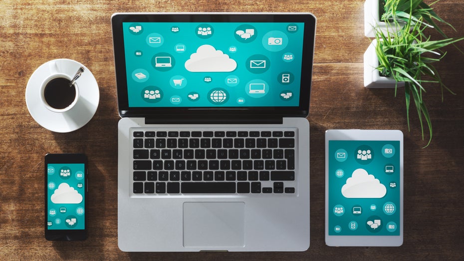 Immer mehr Deutsche nutzen Office-Suites in der Cloud. (Foto: http://www.shutterstock.com/pic-252721903/stock-photo-cloud-computing-and-social-network-interface-on-a-laptop-tablet-and-smartphone-screen.html)