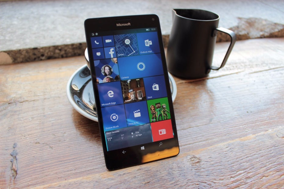 Eines der ersten Smartphones mit Windows 10 Mobile: das Microsoft Lumia 950 XL (Foto: t3n)