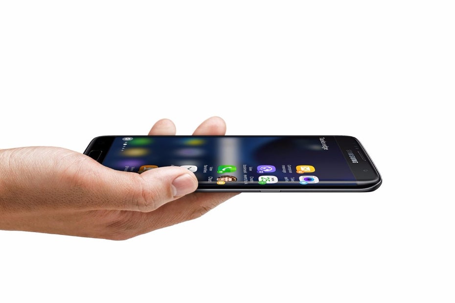 Das seitliche Display des Samsung Galaxy S7 edge hat neue Funktionen erhalten. (Foto: Samsung)