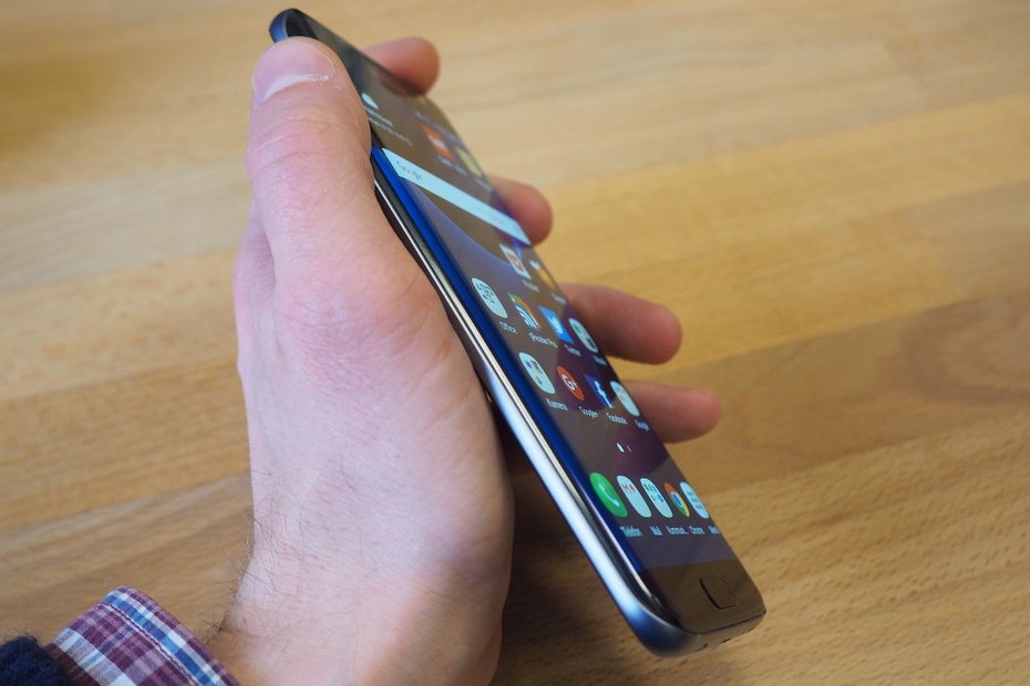 Die Blickwinkelstabilität des Samsung Galaxy S7 (edge) erweist sich im Test als seht gut. (Foto: t3n)