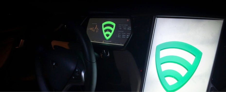 Tesla-Hack: Marc Rogers und Kevin Mahaffey erlangten Kontrolle über die Displays des Tesla Model S. (Foto: Lookout)