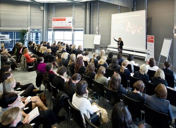 Auf der CeBIT 2016 findet wieder eine Fachtagung zum Thema Frauen in der IT-Branche statt. (Foto: CeBIT)