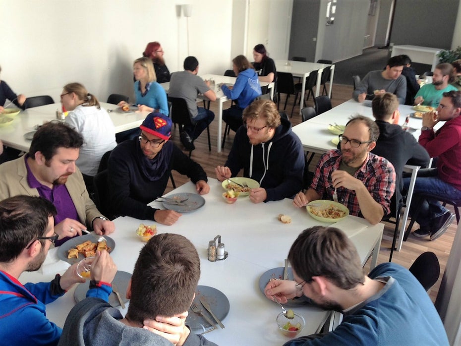 Das Team von Researchgate erhält jeden Tag ein frisch gekochtes Mittagessen. Ijad Madisch hat dazu eine App programmiert, welche die Auswahl der Gerichte erleichtert. (Foto: Researchgate)