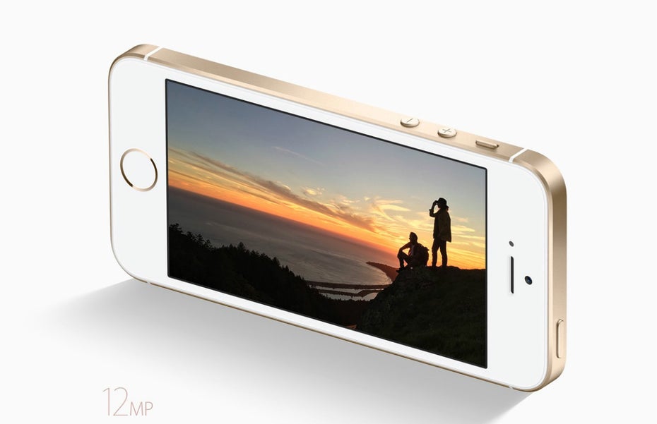 Das iPhone SE bringt die Kamera-Technologie der 6s-Serie mit und nimmt Videos auch in 4K auf. (Bild: Apple)