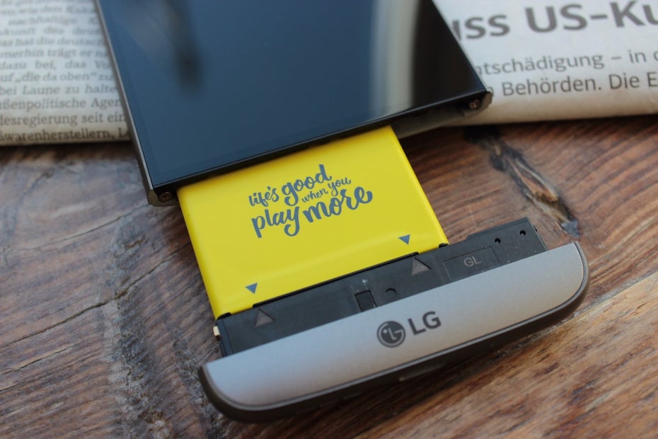 Der 2.800-Milliamperestunden-Akku des LG G5 ist trotz Alugehäuse austauschbar. (Foto: t3n)