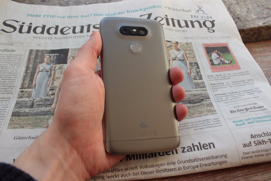 Beschichtetes Metall: Das LG G5 hat eine angenehme Haptik. (Foto: t3n)