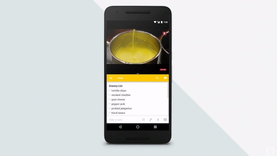 Die Android-N-Funktion Multi-Window ist auch auf Smartphones nutzbar. (Bild: Google)
