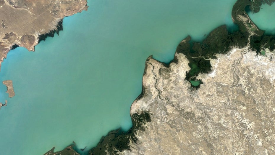 Der Balchaschsee in Kasachstan ist jetzt auch klarer zu sehen. (Bild: Google)