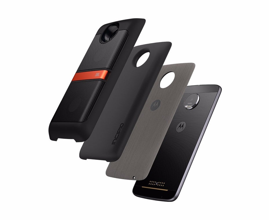 Mit dem JBL-Speaker (ganz vorn) wird das Moto Z zur Höllenmaschine. (Bild: Lenovo)