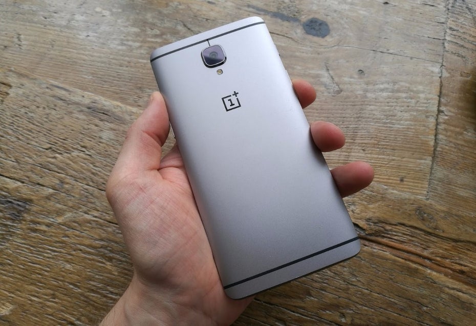 Das Oneplus 3 besitzt eine Unibody-Gehäuse aus Aluminium (Foto: t3n)