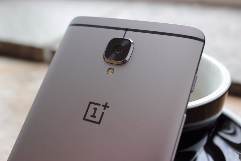 Die Kamera des Oneplus 3 ragt ein Stück aus dem Gehäuse heraus. (Foto: t3n)