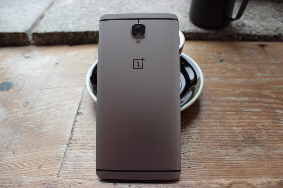 Das Oneplus 3 besitzt ein Unibody-Gehäuse aus Aluminium. (Foto: t3n)