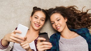 Jugendliche sind 2022 wieder etwas weniger online