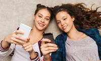 Jugendliche sind 2022 wieder etwas weniger online