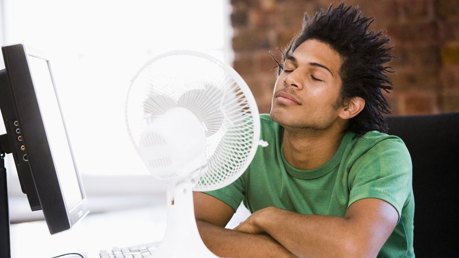 Kopfschmerzen, Schwindel, Kreislaufprobleme: 5 Tipps bei Hitze im Büro