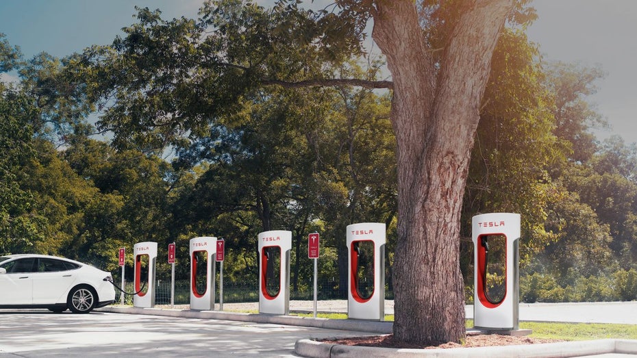 Teslas Supercharger dienen als Vorbild. (Foto: Tesla) Elektromobilität: Bund baut 1.000 Ladestationen auf Supercharger-Niveau