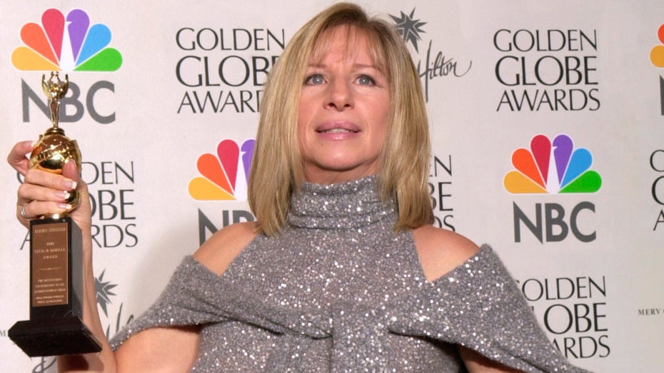 (Foto: Featureflash Photo Agency / Shutterstock.com) Tim Cook verrät Barbra Streisand Release-Termin für iOS 10