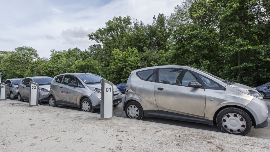 Die Parkplatz-Situation soll für Carsharing-Kunden entspannter werden. (Foto: Frederic Legrand - COMEO / Shutterstock.com)