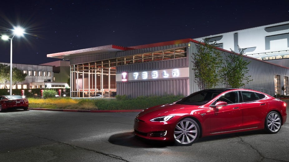 So sehen die Autos auf jeden Fall besser aus. (Foto: Tesla) Klippensturz: Tesla Model S bei Unfall zerfetzt, Fahrer unverletzt