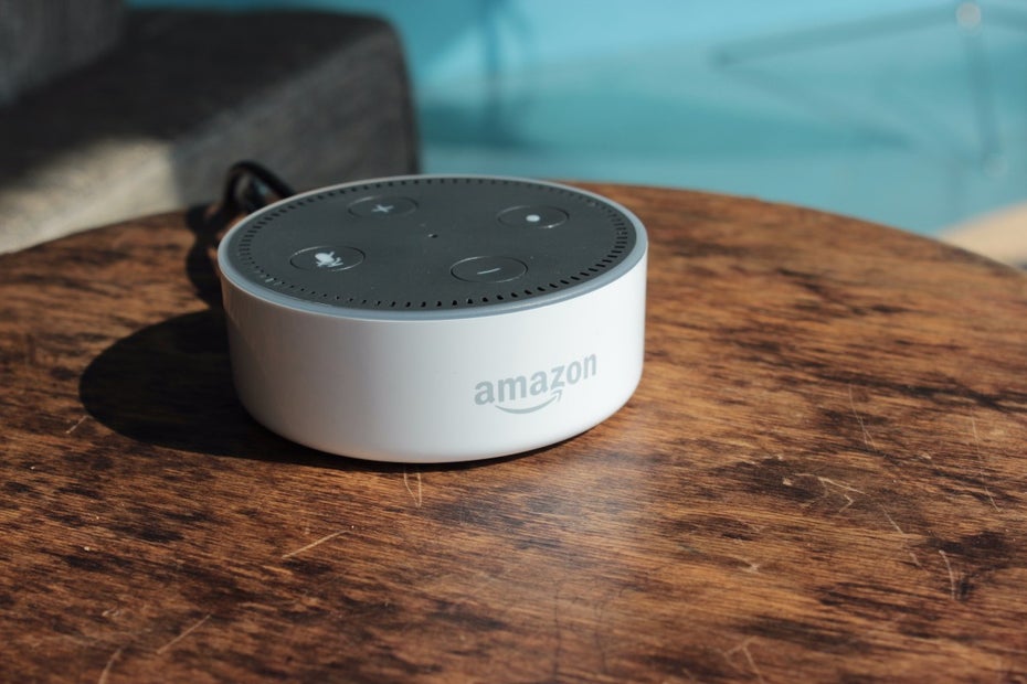 Kleiner als der Echo, ohne große Lautsprecher: der Echo Dot. (Foto: t3n)