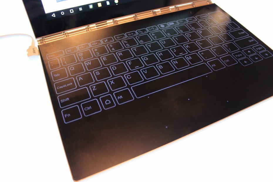 Das 2-in-1-Tablet Lenovo Yoga Book besitzt anstelle eines Hardware- ein Touch-Display als Keyboard. (Foto: t3n)