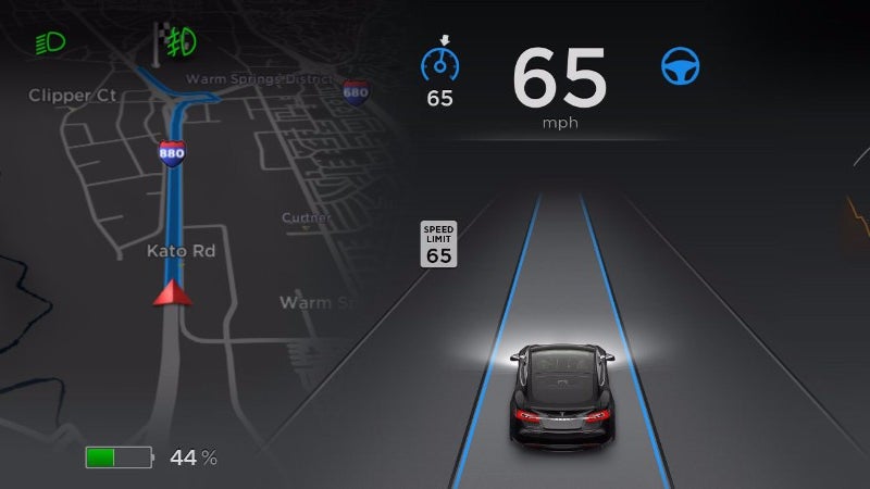 Ausgerechnet Mitarbeitende, die die umstrittene Autopilot-Funktion verbessern helfen, hat Tesla nun entlassen. (Screenshot: Tesla) 200 KI-Trainer entlassen: Tesla schließt Büro in Kalifornien