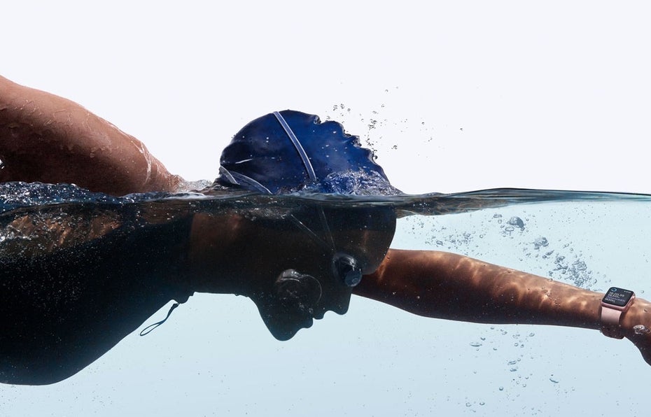 Dank wasserdichtem Gehäuse lässt sich die Apple Watch Series 2 jetzt auch zum Aufzeichnen von Schwimmeinheiten nutzen. (Foto: Apple)