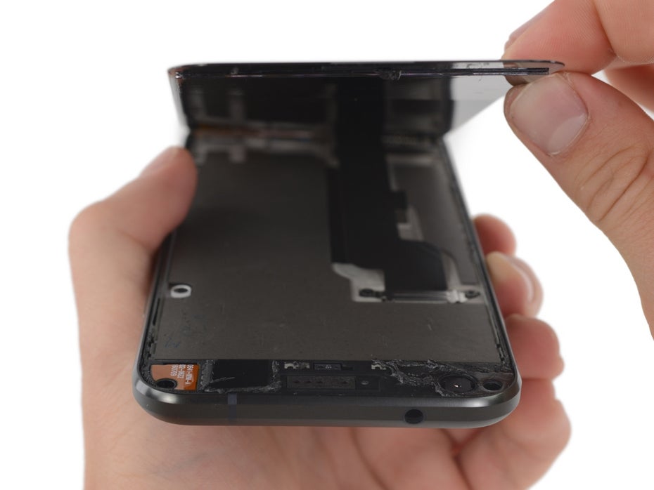 Das Display des Google Pixel XL ist nicht so leicht zu öffnen. (Foto: iFixit)