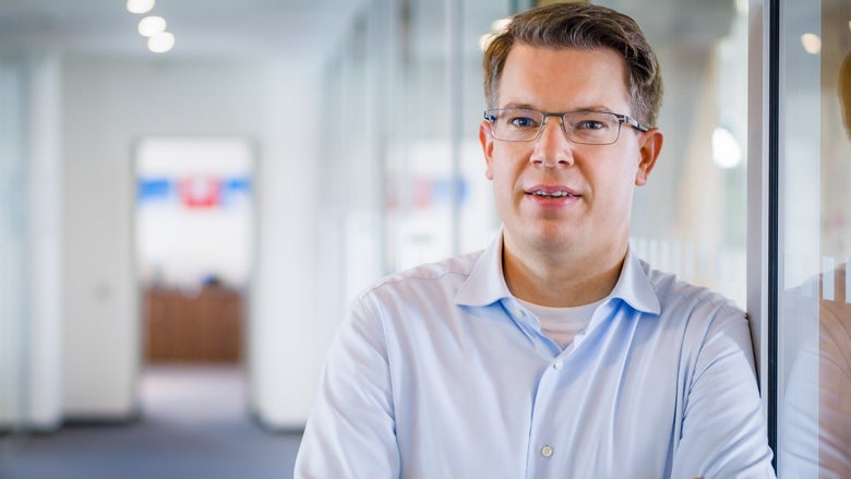 So arbeitet Frank Thelen: „Ich nehme mir 20 Minuten am Tag, um E-Mails zu checken“ So arbeitet Frank Thelen: „Ich nehme mir 20 Minuten am Tag, um E-Mails zu checken“