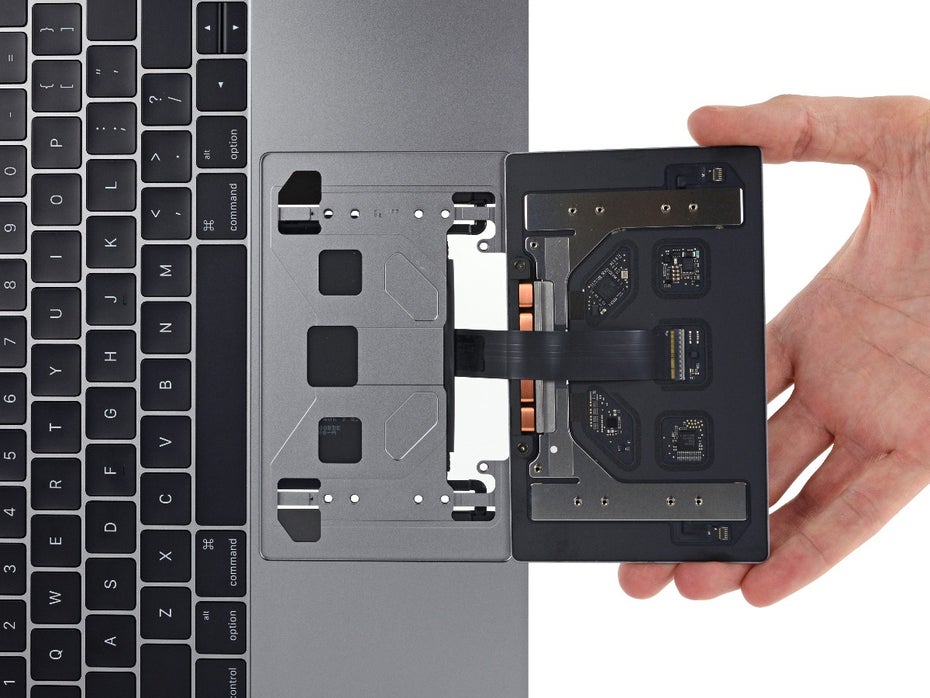 Das Trackpad des Macbook Pro mit Touch-Bar ist leicht zu wechseln. (Foto: iFixit)