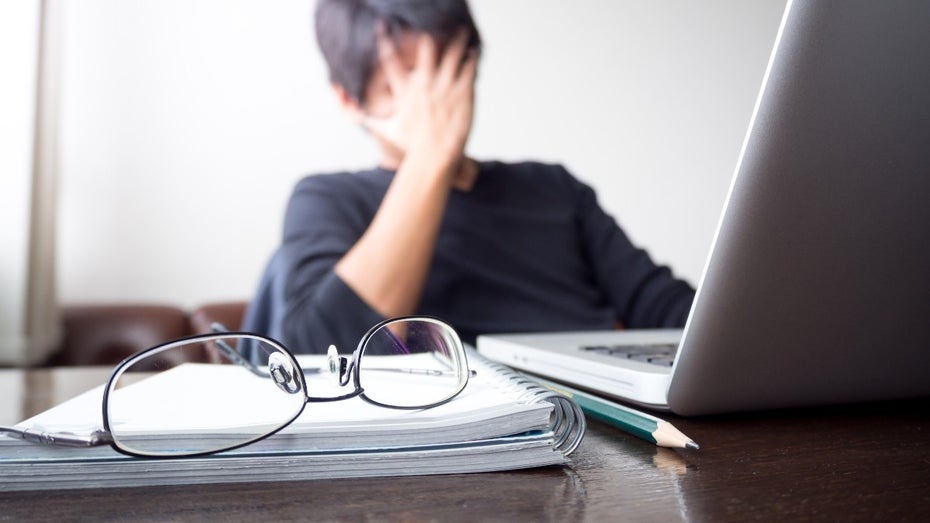 (Bild: Shutterstock / GooGag) Digital Leadership: So gehst du mit Fehlern deiner Mitarbeiter um