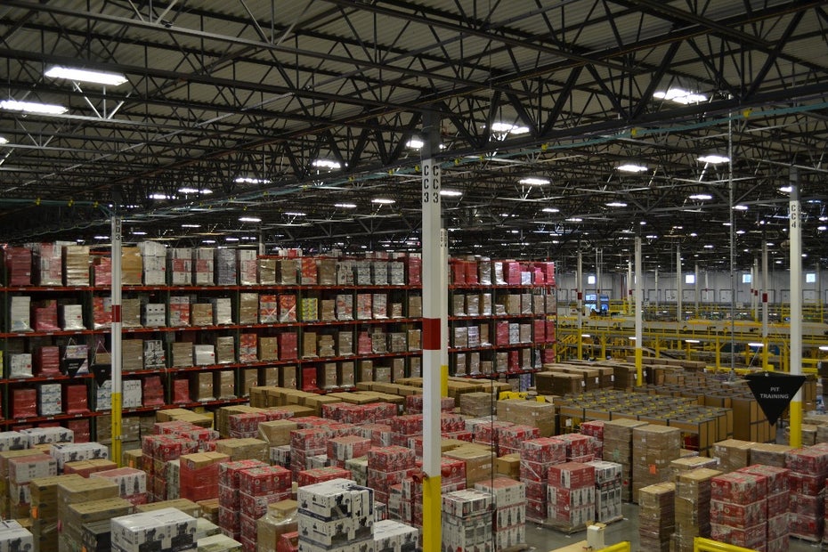 Hochregallager im Amazon Logistikzentrum in DuPont, USA. (Foto: Jochen G. Fuchs)