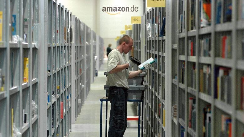 Jeff Bezos is watching you: Amazon patentiert Armband zur Überwachung von Mitarbeitern