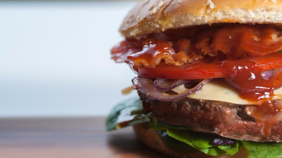 Zu fettig, zu viele Kalorien. Auch das Real-Life-Pendant ist nicht unumstritten. (Foto: Pexels) Das Hamburger-Icon: Ein schlechtes Design-Element setzt sich durch