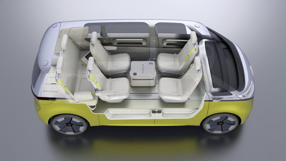 Blick in den Innenraum des VW ID Buzz.