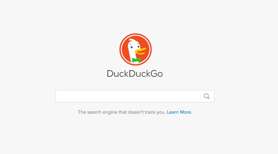 Wenn eine Suchmaschine von den PRISM-Enthüllungen profitieren konnte, dann ist es Duckduckgo. Noch immer gehen die Nutzerzahlen der US-amerikanischen Suchmaschine stark nach oben. Das liegt an dem Versprechen des Anbieters, keinerlei Nutzerdaten anzusammeln. Über Duckduckgo könnt ihr nicht nur nach Websites suchen, sondern auch nach Bildern und Videos im Internet fahnden. (Screenshot: Duckduckgo/t3n)