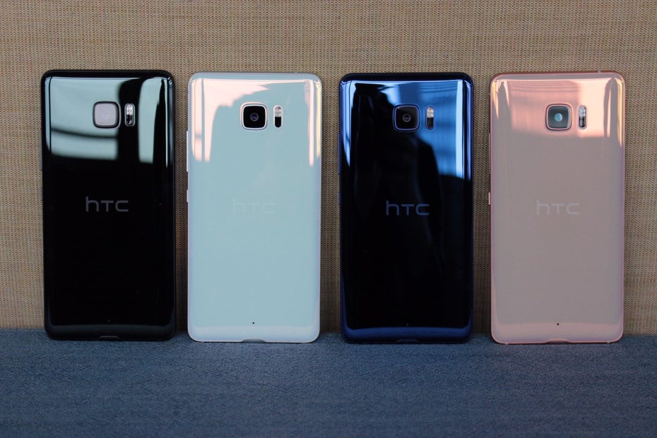 Die Farben des HTC U Ultra und U Play. Vorerst soll das Ultra nur n Schwarz und Blau verkauft werden. (Foto: t3n)