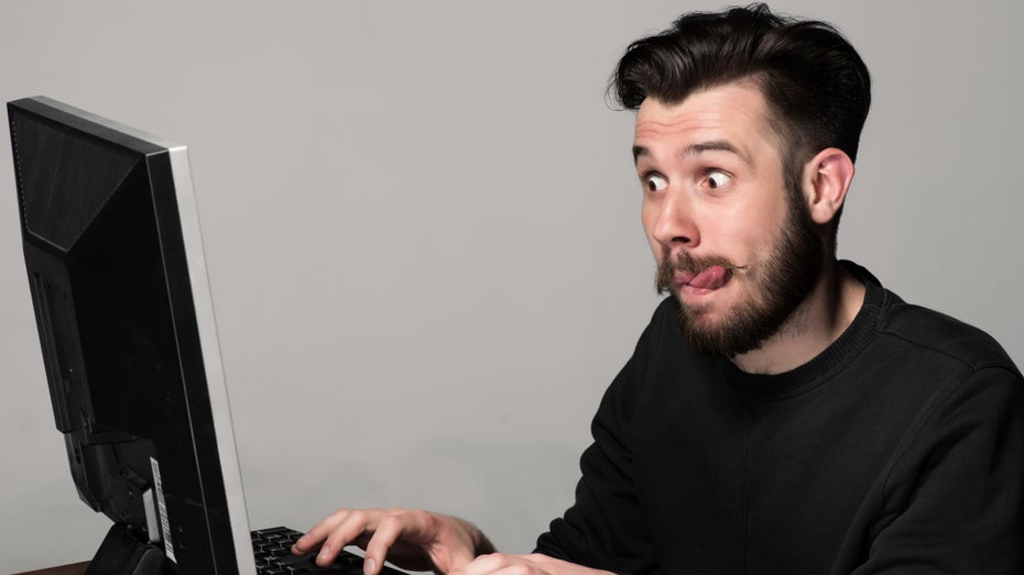 Augen weg von der Tastatur: Zehn-Finger-Schreiben will gelernt sein. (Foto: Shutterstock) 10-Finger-Schreiben lernen: Das 10-Finger-System